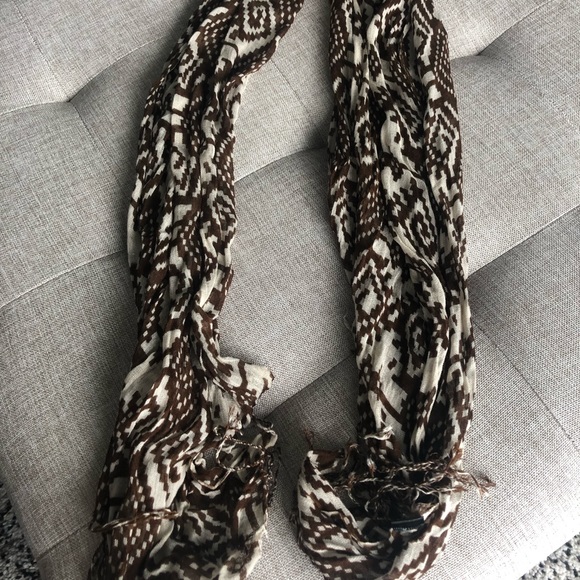 Geometric Print Scarf - Picture 2 of 4